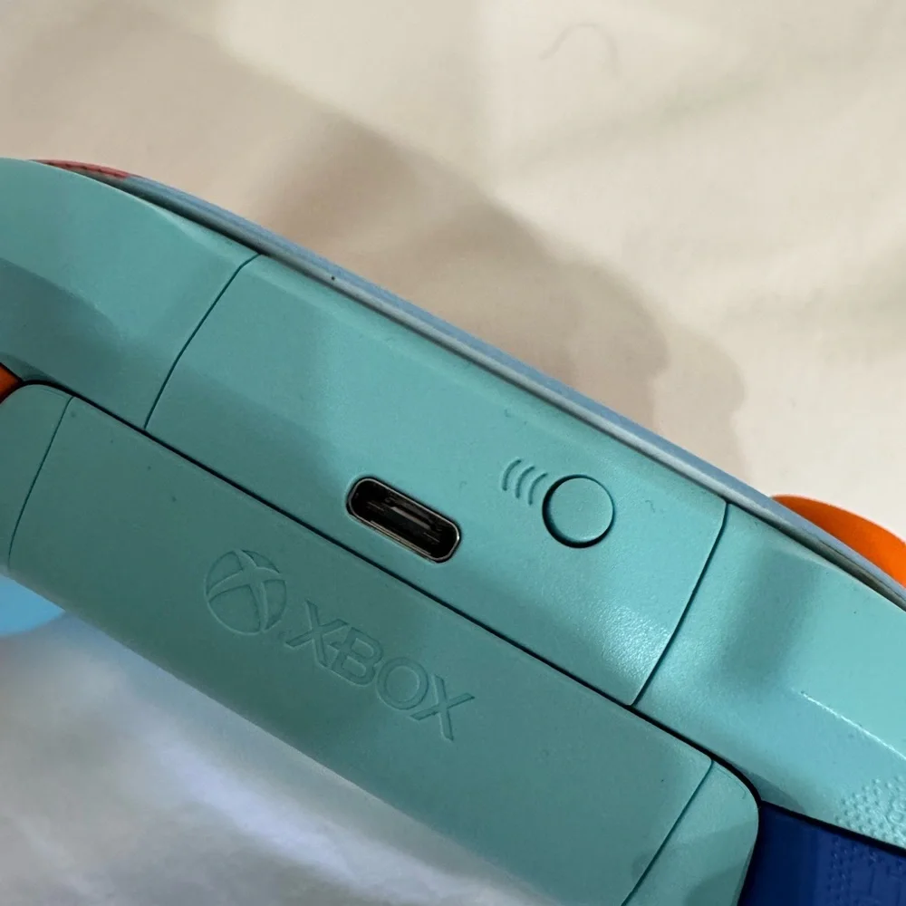 Tune Squad Gaming Controller - Orange and Blue